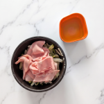 Filet de truite au four, za&rsquo;atar et sésame — carottes glacées au bouillon