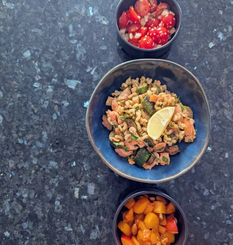 menu ete leger MD30 tomates cerises coquillettes truite fumee abricots