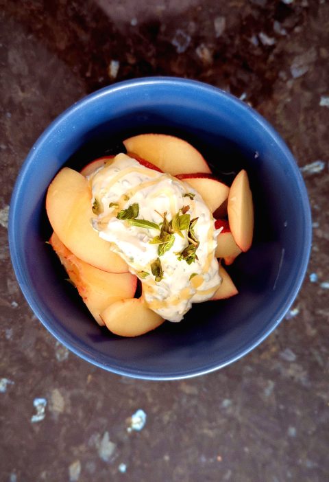 dessert peche emincee skyr menthe miel