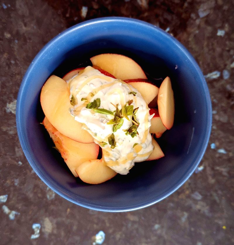 dessert peche emincee skyr menthe miel