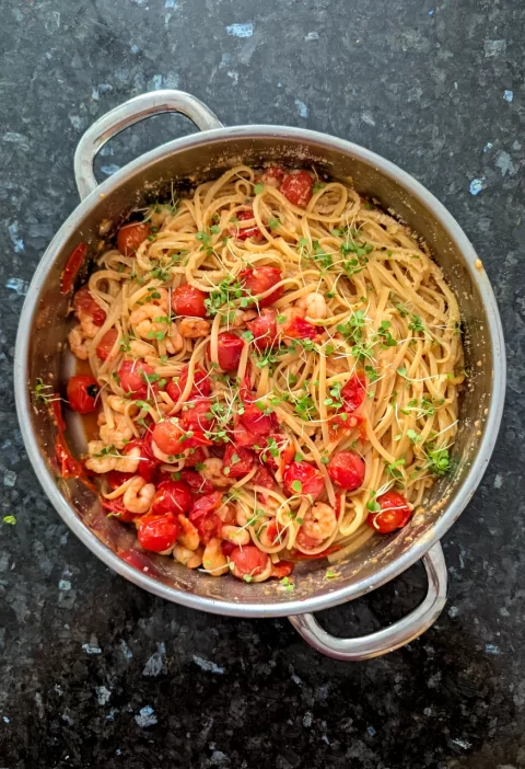 marmite tagliatelles crevettes tomates cerises parmesan