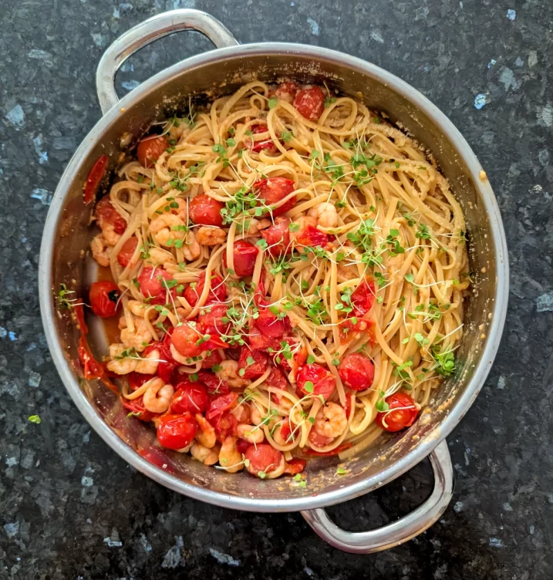 marmite tagliatelles crevettes tomates cerises parmesan